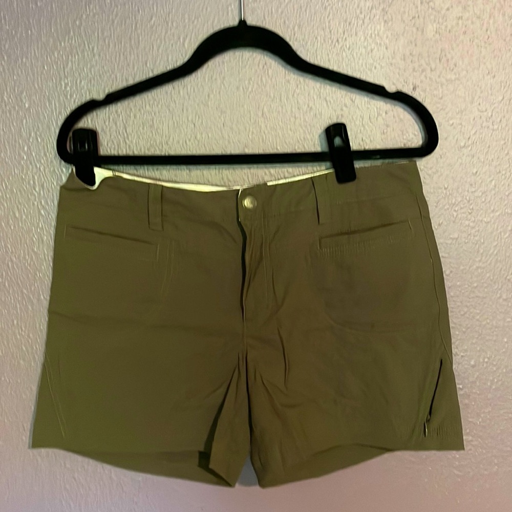 Athleta Quick Dry Dipper Shorts olive Size12